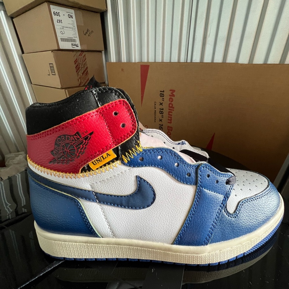 Sneakers